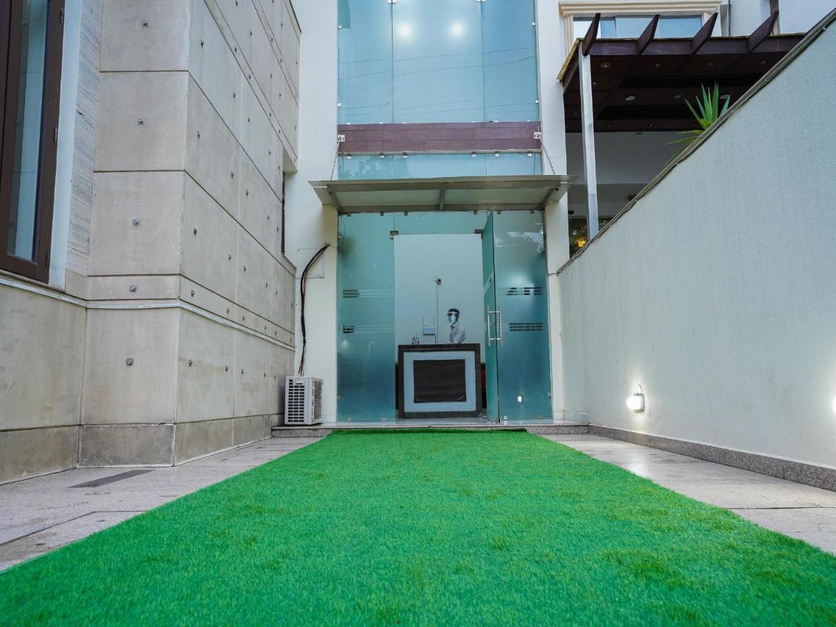 Lime Tree Hotel Sushant Lok Gurgaon Sector 29 Next To Iffco Chowk Metro Bagian luar foto