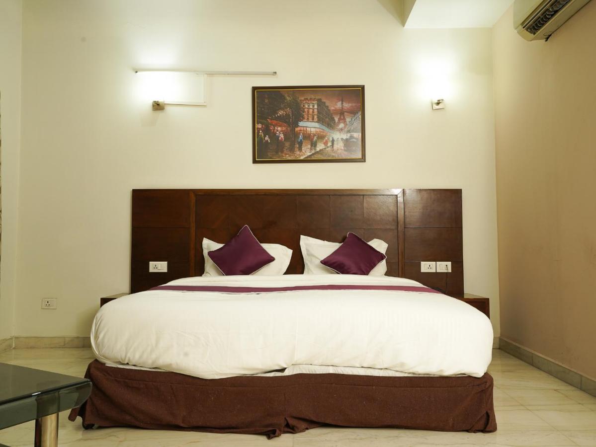 Lime Tree Hotel Sushant Lok Gurgaon Sector 29 Next To Iffco Chowk Metro Bagian luar foto