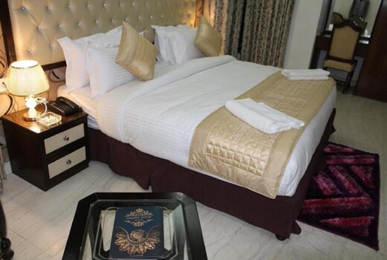 Lime Tree Hotel Sushant Lok Gurgaon Sector 29 Next To Iffco Chowk Metro Bagian luar foto