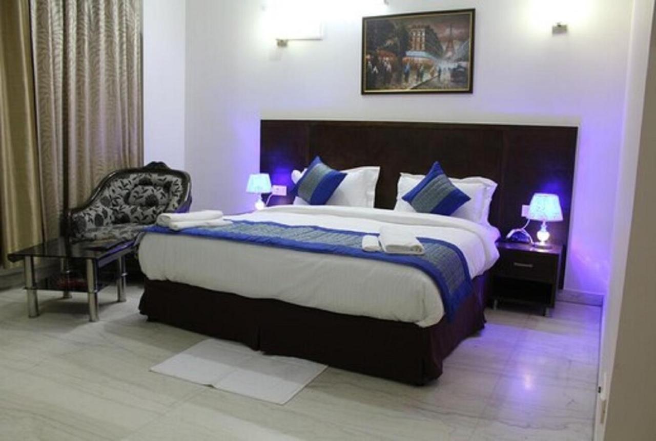 Lime Tree Hotel Sushant Lok Gurgaon Sector 29 Next To Iffco Chowk Metro Bagian luar foto