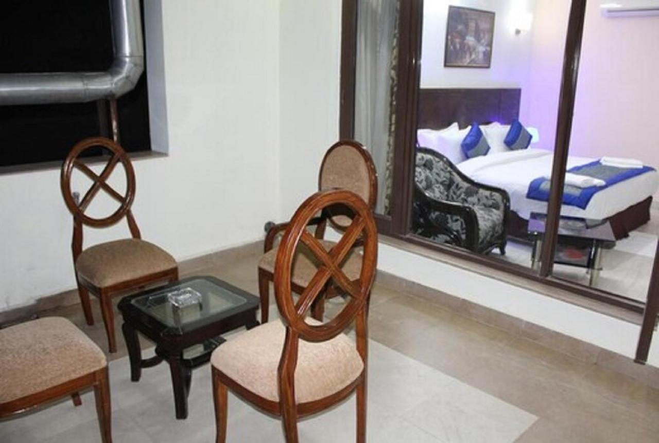Lime Tree Hotel Sushant Lok Gurgaon Sector 29 Next To Iffco Chowk Metro Bagian luar foto