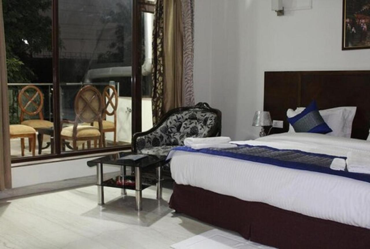 Lime Tree Hotel Sushant Lok Gurgaon Sector 29 Next To Iffco Chowk Metro Bagian luar foto