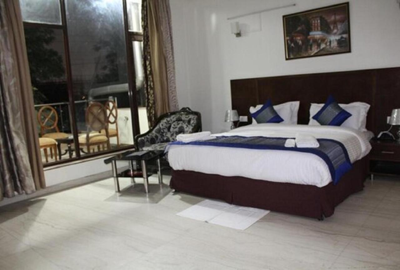 Lime Tree Hotel Sushant Lok Gurgaon Sector 29 Next To Iffco Chowk Metro Bagian luar foto