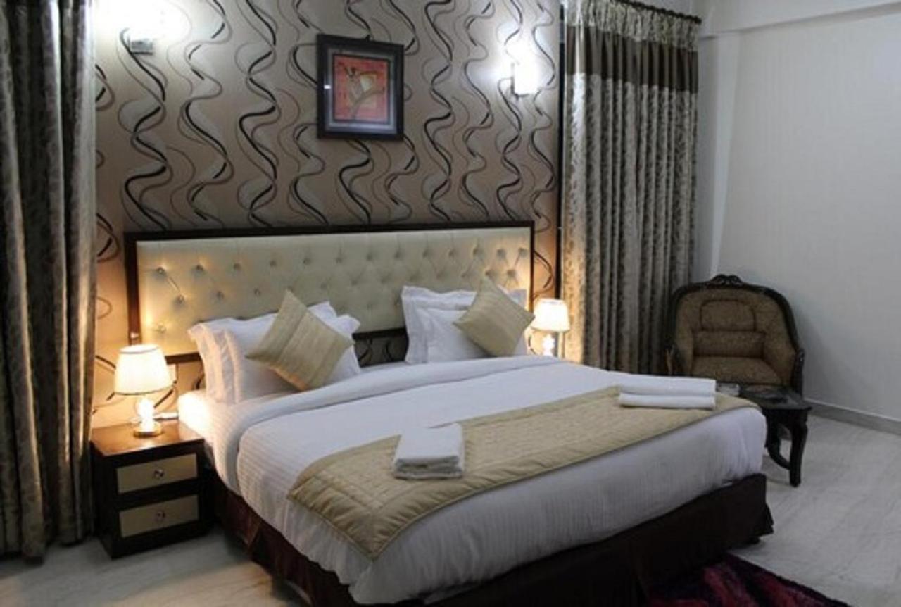 Lime Tree Hotel Sushant Lok Gurgaon Sector 29 Next To Iffco Chowk Metro Bagian luar foto