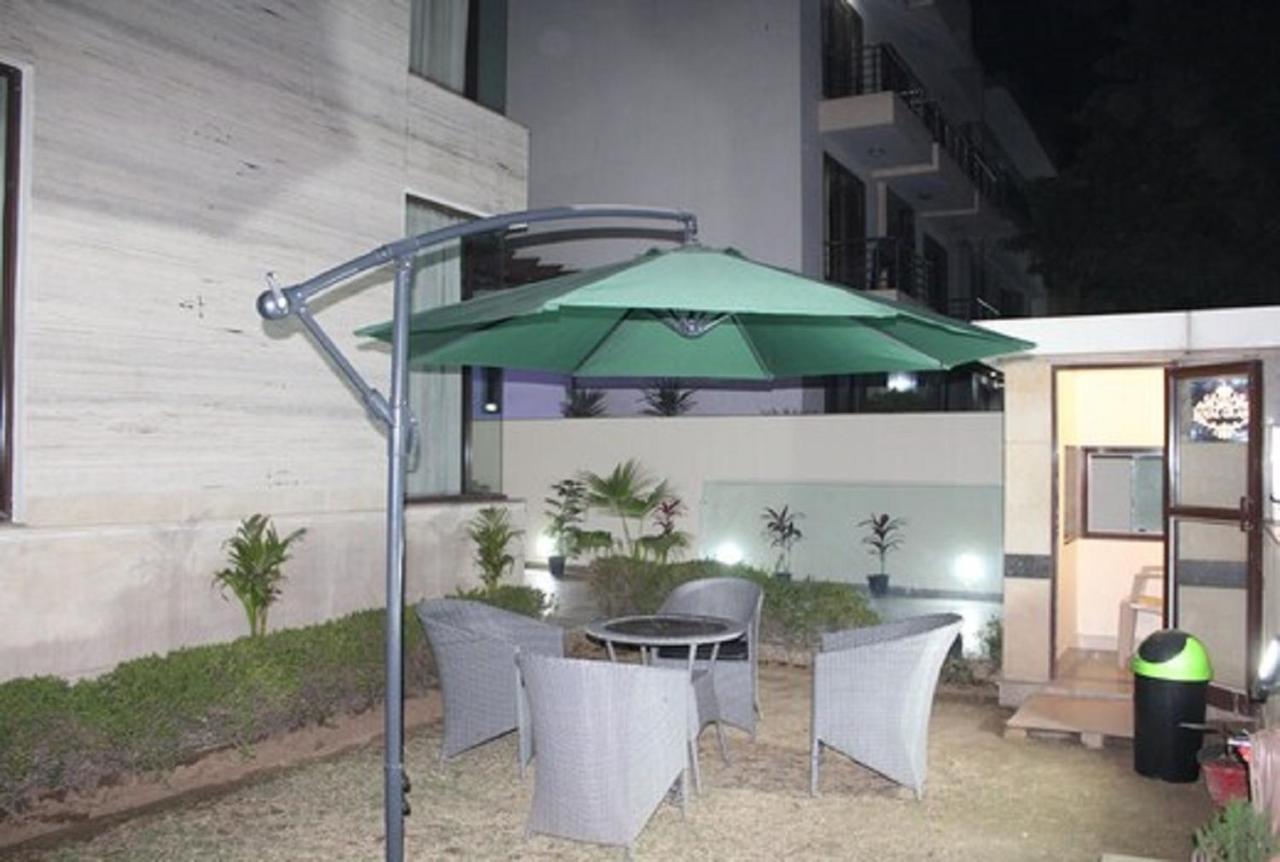 Lime Tree Hotel Sushant Lok Gurgaon Sector 29 Next To Iffco Chowk Metro Bagian luar foto