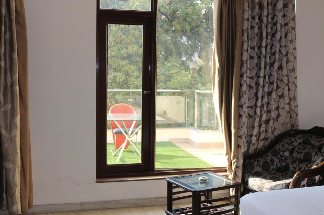 Lime Tree Hotel Sushant Lok Gurgaon Sector 29 Next To Iffco Chowk Metro Bagian luar foto