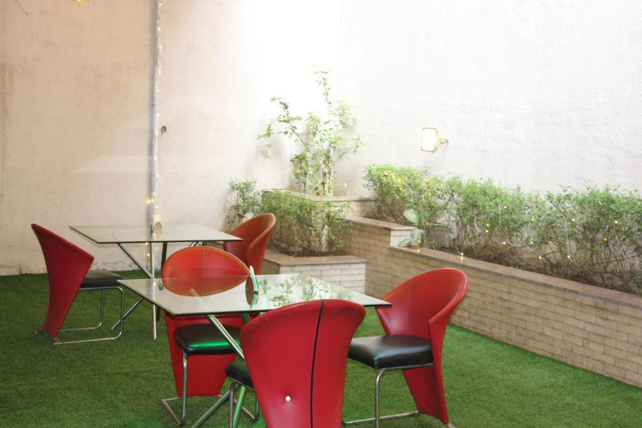 Lime Tree Hotel Sushant Lok Gurgaon Sector 29 Next To Iffco Chowk Metro Bagian luar foto