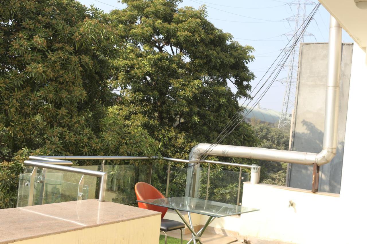 Lime Tree Hotel Sushant Lok Gurgaon Sector 29 Next To Iffco Chowk Metro Bagian luar foto