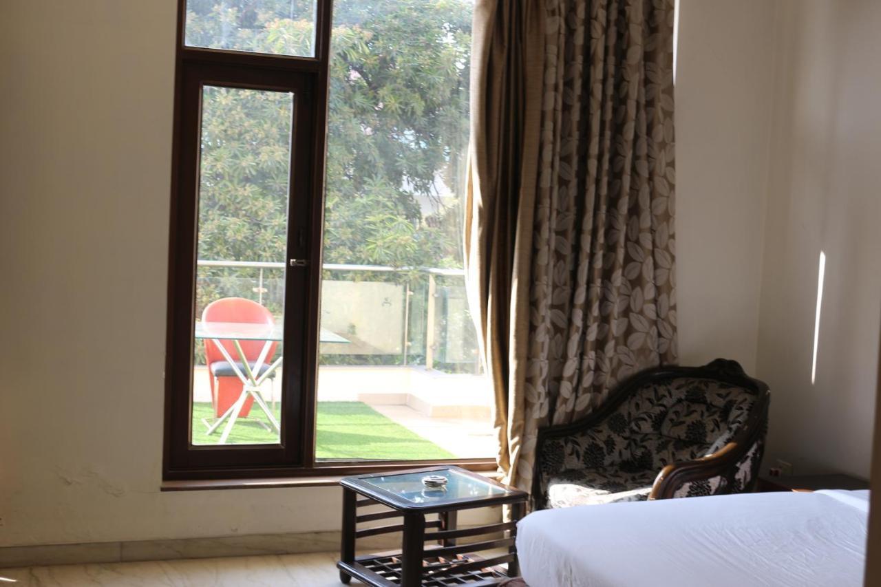 Lime Tree Hotel Sushant Lok Gurgaon Sector 29 Next To Iffco Chowk Metro Bagian luar foto
